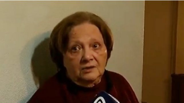 Los hechos sucedieron en la tarde de ayer cuando Angela estaba en su casa y sonó el teléfono.
