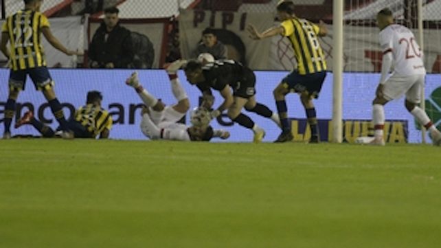 Central cayó por dos penales con Huracán que jugó media hora con diez