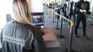 Voló de Miami a Ezeiza con certificado trucho y Covid y quedó detenido
