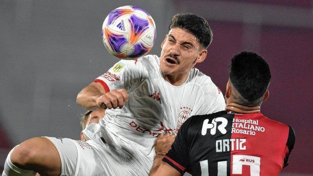 Huracán y un clima caliente en su cancha.