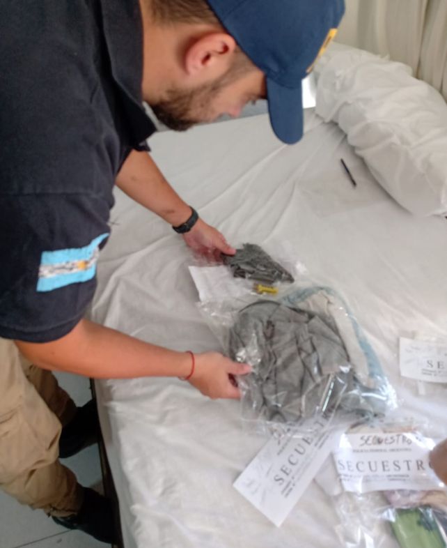 Parte del secuestro en el departamento de alquiler temporario.