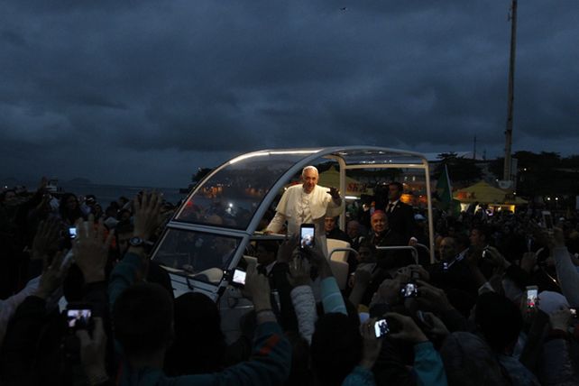 EL Papa Francisco llega a Copacabana