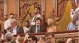 javier milei fue al teatro colon y lo recibieron con canticos e insultos: vos sos la dictadura