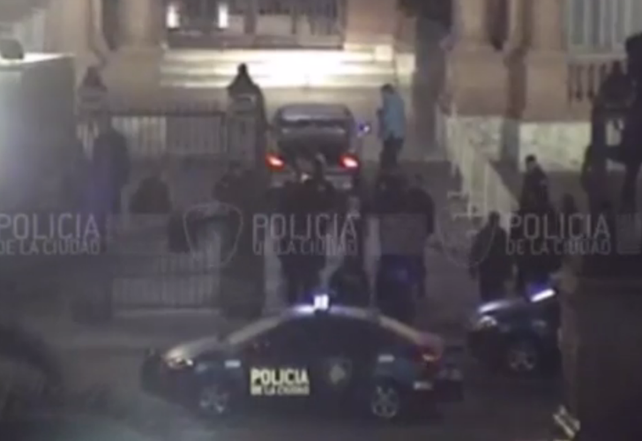 Detenido al intentar ingresar con un auto a la peatonal frente a la Casa Rosada