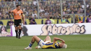 El gesto de dolor de Alejo Veliz, cuando se lesionó el hombro apenas comenzado Central ante Boca.