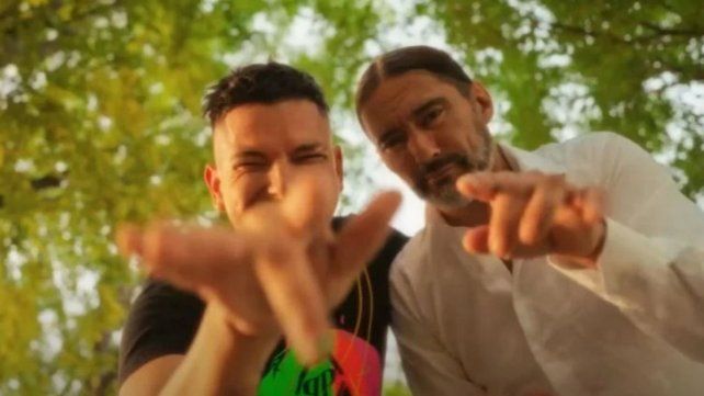 CON SU PAPÁ. El Chino Agostini: forjando su propio camino en la música tropical