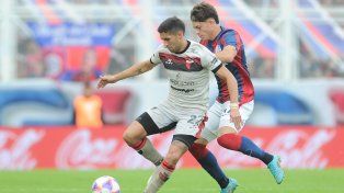 Colón negocia la continuidad de Juan Pablo Álvarez, pero el DT de Banfield Julio César Falcioni lo quiere a partir del 1 de julio.