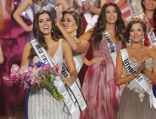 La colombiana se alzó como la mujer más linda en una gala que se celebró este domingo en Miami.