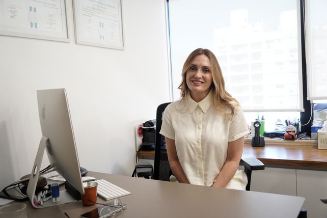 María Sol es médica dermatóloga y desde que crearon la clínica investigan para tener tecnología certera para cada uno de los tratamientos.