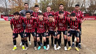 Unión de Alvarez. El rojinegro juega hoy con Alianza por la ARF y el domingo recibe Belgrano de Serodino por la Copa Santa Fe.&nbsp; &nbsp;
