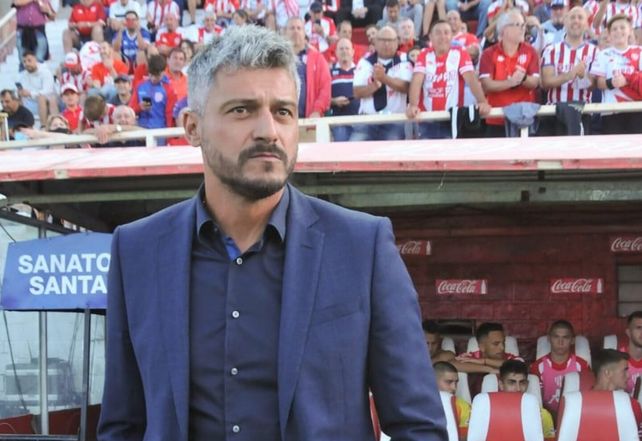 Gustavo Munúa trabaja sobre la formación de Unión que el domingo visitará el Gigante.