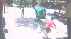inseguridad en video: atacan a tiros a un joven para robarle en celular en alsina al 1900 inseguridad en video: atacan a tiros a un joven para robarle en celular en alsina al 1900