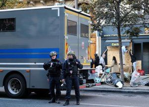 Francia: más ciudades implementaron toque de queda