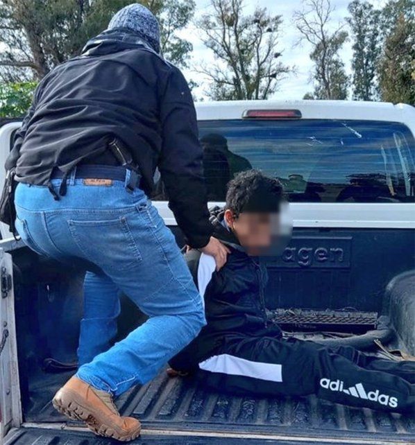 Personal de la Brigada de Capturas de la PDI detuvo al presunto autor de los tiros contra una estación de servicios y dejar una nota donde nombró a Ángel Di María.&nbsp;