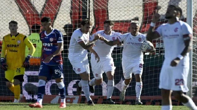 Barracas Central rescató un agónico triunfo ante Unión y quedó a un paso de los playoffs