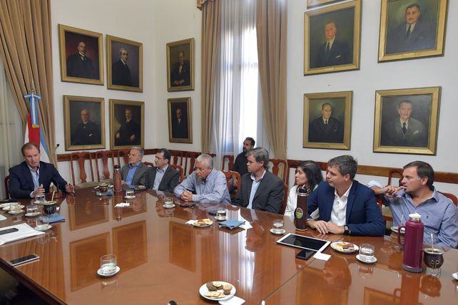 Intendentes del PJ repudiaron la violencia hacia Ariel Weiss