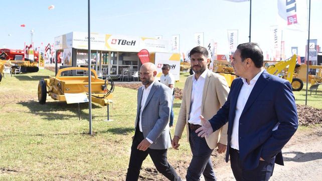 Gustavo Puccini recorrió la muestra junto al gobernador Maximiliano Pullaro.