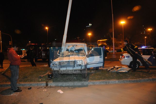 Tres heridos graves en un choque sobre Avenida 27 de Febrero