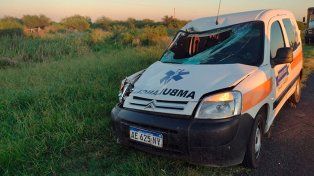 Un hombre murió tras ser chocado por una ambulancia y arrollado por un camión.