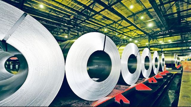 Trump restableció aranceles de importación al acero y aluminio argentino