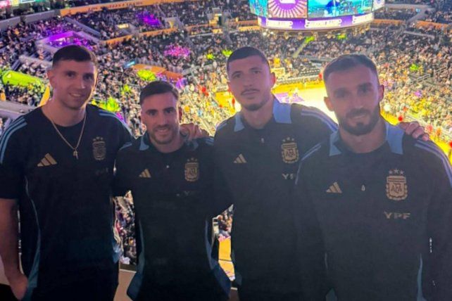 Los jugadores de la Selección asistieron al partido de la NBA