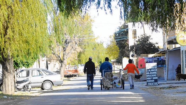 en la calle. Brian S. fue levantado por un vecino y llevado al hospital.