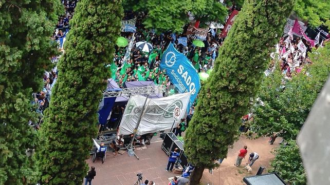 Los docentes santafesinos se concentraron frente al Ministerio de Educación