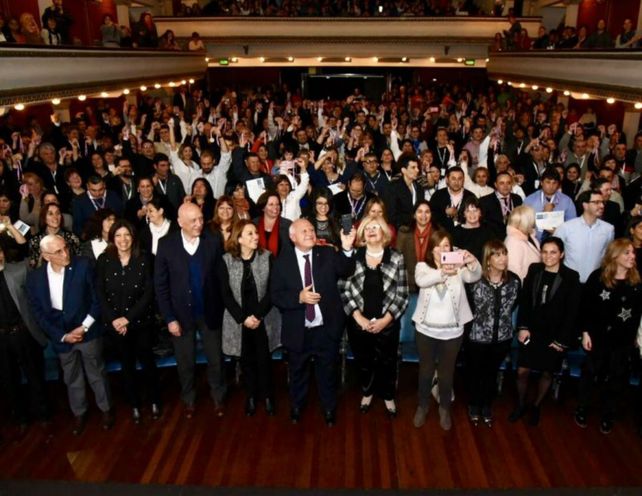 Los estudiantes recibieron sus diplomas el viernes