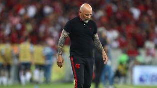 No da para más. El Zurdo Sampaoli no tiene banca ni de la gente ni de los jugadores y su salida es inminente.