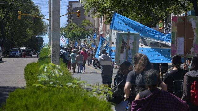 Organizaciones sociales marcharon en Paraná para pedir tierras para trabajar&nbsp;