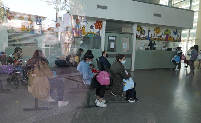 En la guardia del Hospital de Niños Víctor J. Vilela hace diez días que vienen registrando un incremento de las consultas.