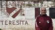 Un luchador. En las canchitas de la zona norte, Alvaro le da contención a un centenar de chicos.