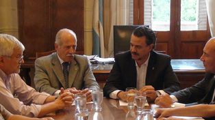 El gobierno convocó a paritarias a los trabajadores de la administración central