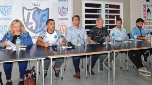 Leonidas Bonaveri encabezó la presentación de la final del Torneo Clausura Alberto Garau.