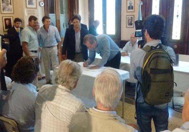 Firme acá. El ministro no dio a conocer su opinión sobre el plan.