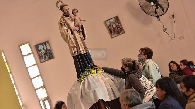 Cientos de paranaenses veneran a San Cayetano para pedir pan y trabajo