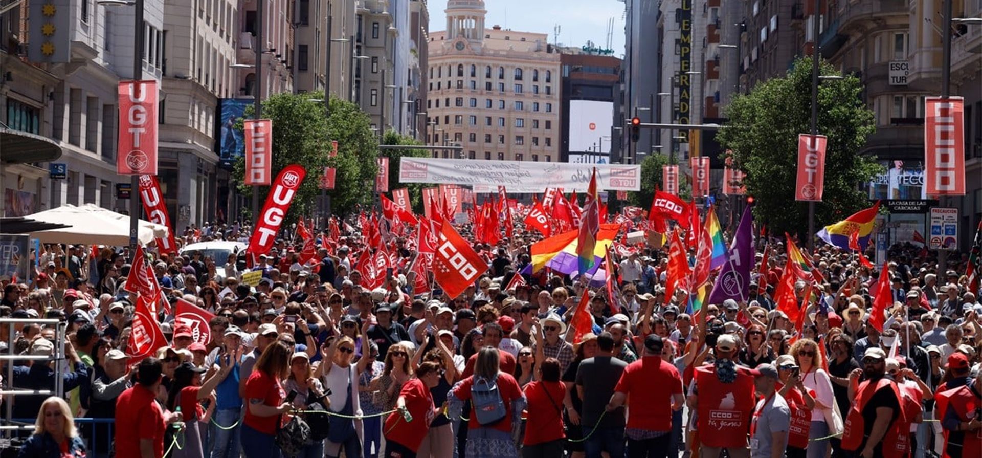 Manifestación convocada por UGT y CCOO con motivo del Día del Trabajador en Madrid, este lunes. EFE/ J.j.guillen      