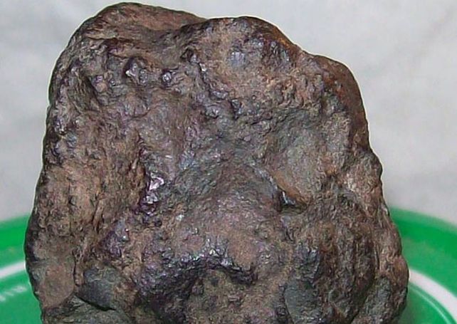 Encontraron una extraña roca que podría ser de un meteorito
