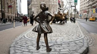 La chica desafiante fue retirada de Wall Street