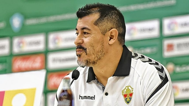 Jorge Almirón dejó de ser el DT del Elche y podría retornar a Defensa y Justicia.