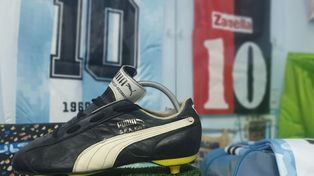 Botín goleador.&nbsp;Los Puma Borussia con que Maradona marcó los goles a Bélgica en la semi del ‘86.
