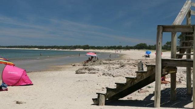Maldonado. Postal del balneario Solís.
