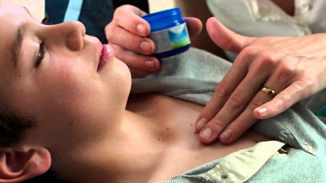 Prohibieron la venta y el uso de un famoso ungüento para combatir la tos