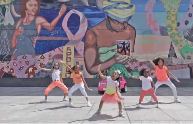 Una bailarina de apenas cuatro años se quedó con la corona de YouTube ...