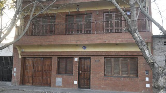 Dejó la llave puesta en la puerta y se le metieron varios delincuentes en la casa