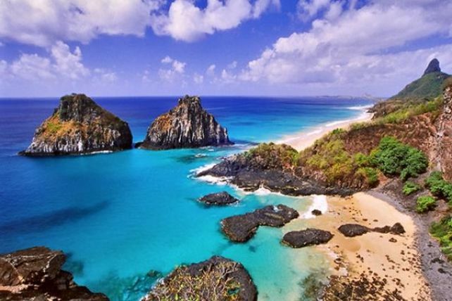 Paraíso. La isla volcánica de Fernando de Noronha es una reserva natural, ideal para hacer ecoturismo.