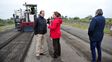 Recorrida. El gobernador Gustavo Bordet evaluó el avance de las obras, junto a Alicia Benítez. Recorrida. El gobernador Gustavo Bordet evaluó el avance de las obras, junto a Alicia Benítez.