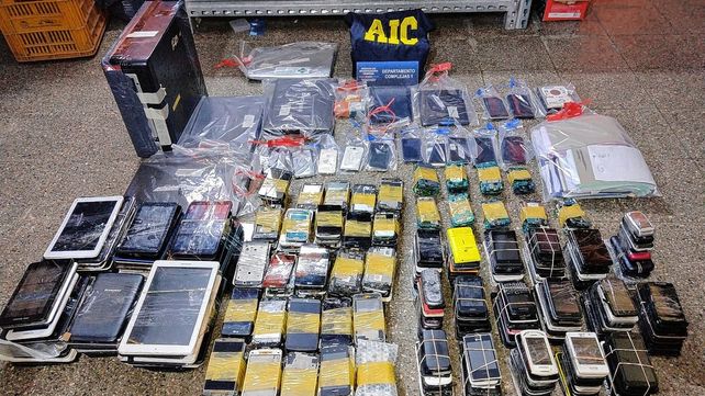 Once personas fueron imputadas por encubrimiento agravado por la venta de celulares truchos