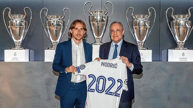 Luka Modric renovó contrato con el Real Madrid hasta junio del 2022.