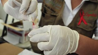 Un científico argentino integra el equipo que encontró una potencial cura contra el VIH